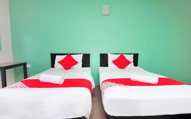 OYO 816 Hotel De Kiara