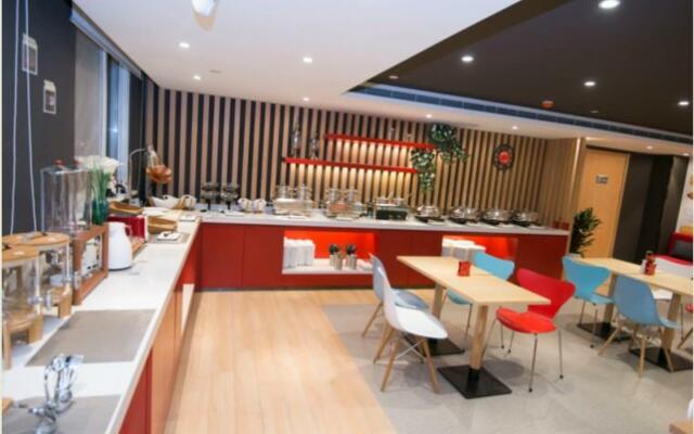 ibis Luoyang Baolong Square Hotel