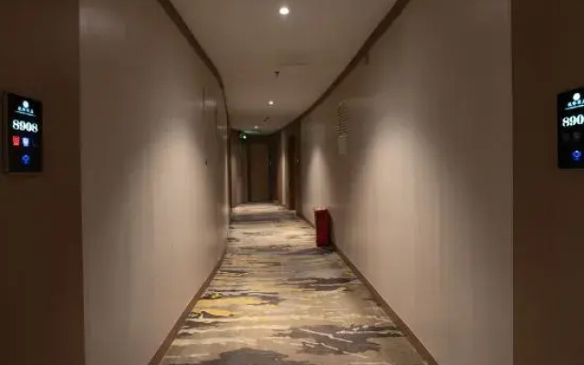 Yuefeng Hotel (Yangjiang Bus Terminal, Wal-Mart)