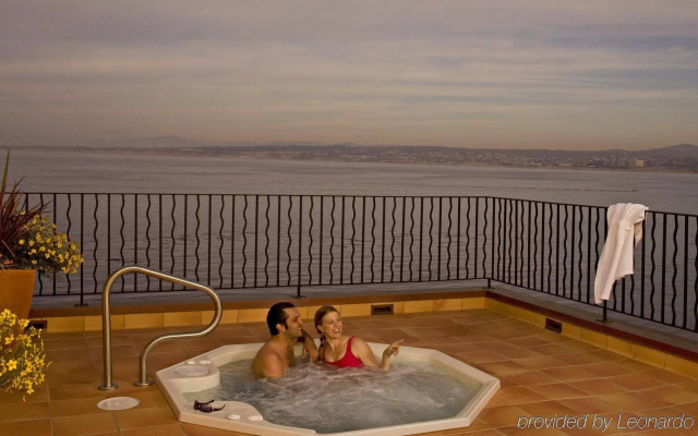 Monterey Bay Inn