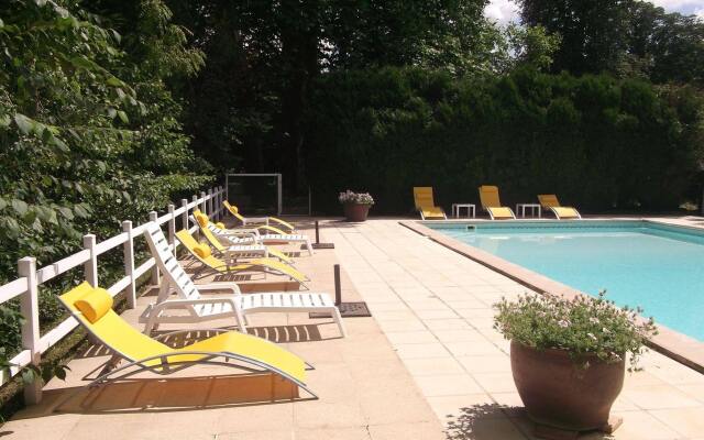 Hotel The Originals Château de Nieuil (ex Relais du Silence)