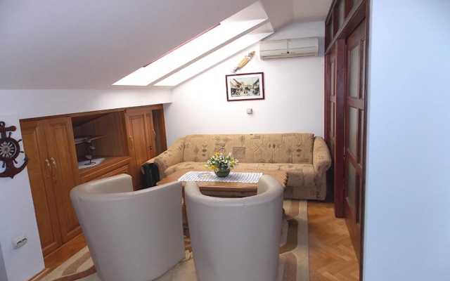 Apartment Ivo - with parking : A3 - 2. KAT Malinska, Island Krk