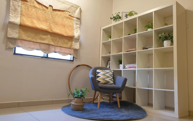 Airport Garden Stay #corner hoise 5 rooms #free wifi #parking #tv chanel – Guest Rooms – Shah Alam