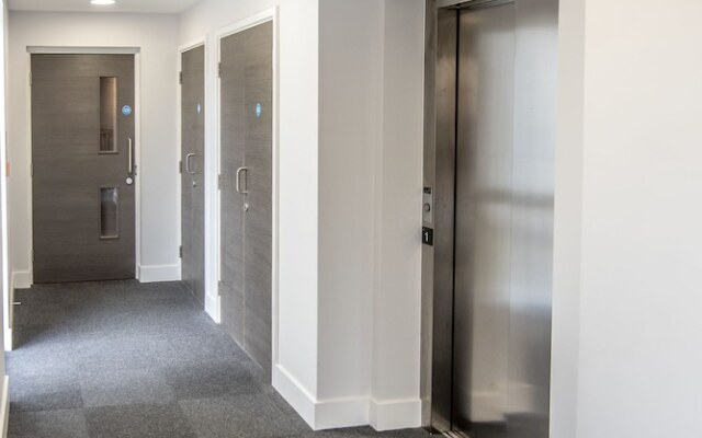 Luxury Bedford Riverside Apartment