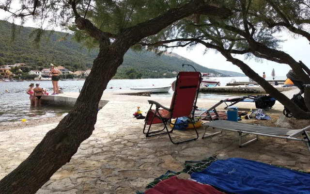 Grebastica Beachfront Apartment