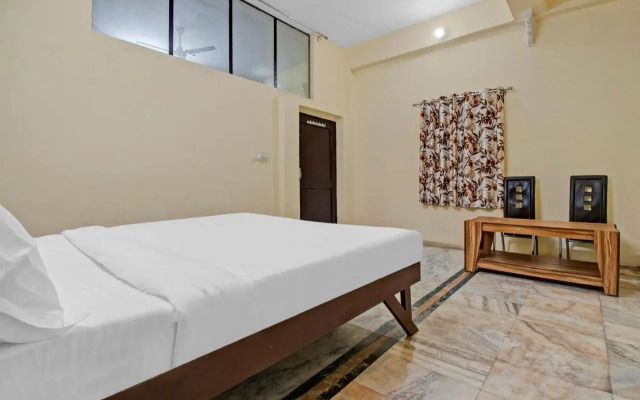 OYO Flagship 70280 Hotel Raj Baag