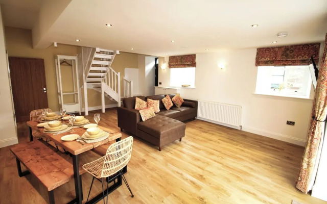 Berwick - Very High End - Sleeps 4 -By The Station