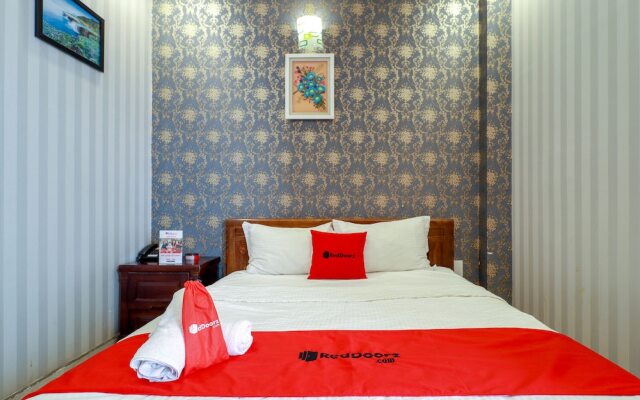 RedDoorz The Sun Hotel near Duong Quang Ham Street