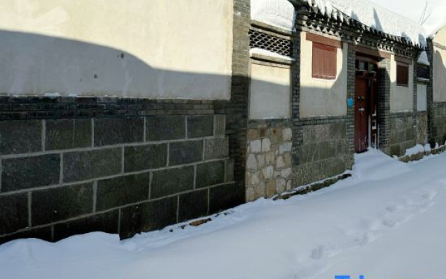 Two Holly Trees Coastal Courtyard Homestay (Yantai Mountain Scenic Area)