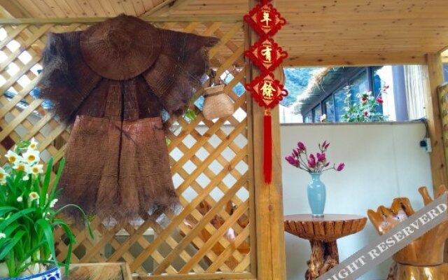 Yaqiu Courtyard Featured Hostel