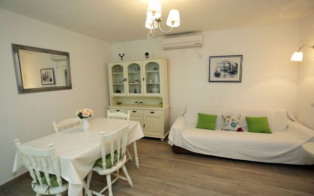 Apartment Ali - modern apartments: A2 Supetar, Island Brac