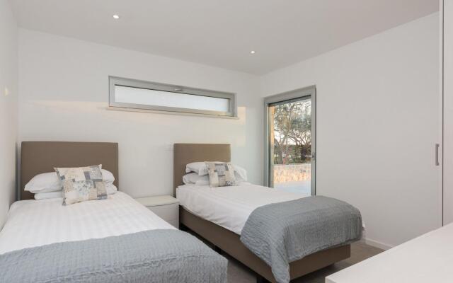 Luxurious Villa in Kozino With Fenced Garden