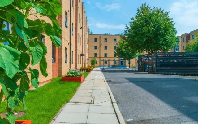 Oxford Court