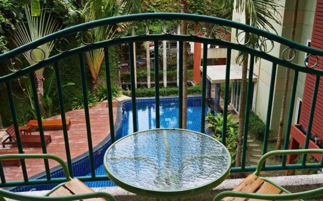 Phuket Ecozy Hotel