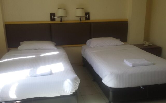 OYO 90104 Lady Anne Hotel