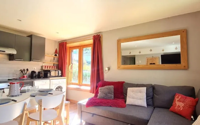 Alpine Apartment for 6 Guests