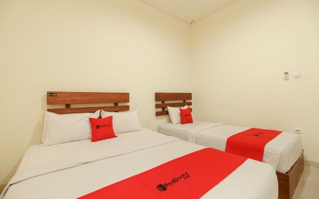 RedDoorz near Jembatan Siti Nurbaya Padang