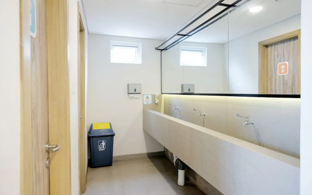 RedDoorz Premium near CBD Puri Indah