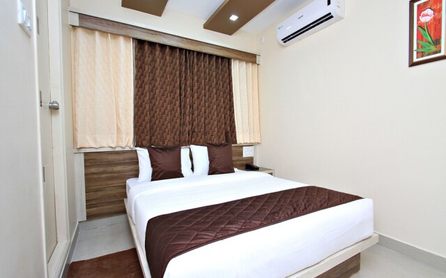 OYO 4848 3 Square Inn