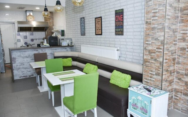White Rose Family Hotel