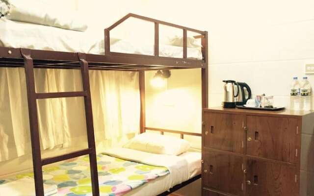 Mr. Charles Guest House - Hostel