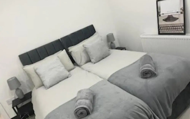 Urban, Sleeps 6 Private Garden-family Pet Friendly