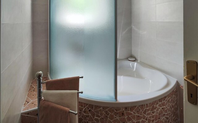 Amazing Home in Omisalj With Jacuzzi, Wifi and 4 Bedrooms