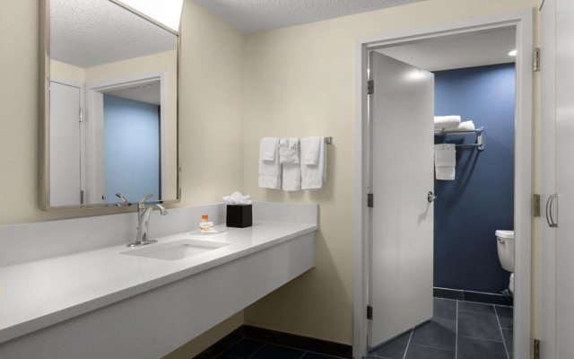 Courtyard by Marriott Winston-Salem Hanes Mall