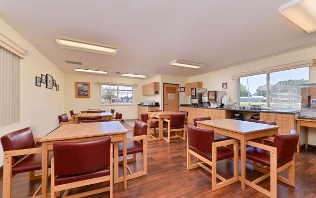 Americas Best Value Inn & Suites Spring Valley