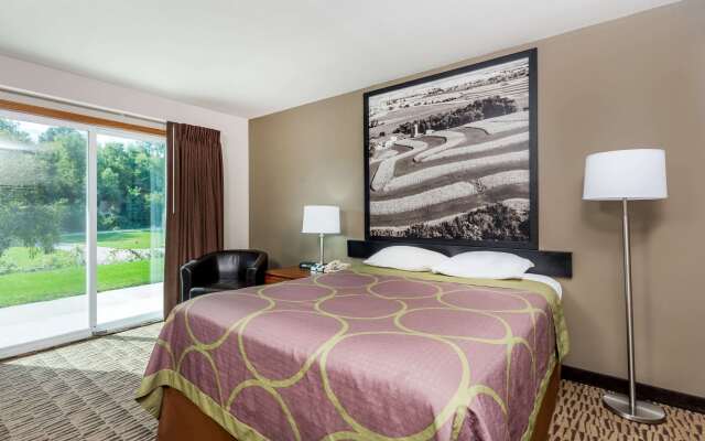 Super 8 by Wyndham Platteville