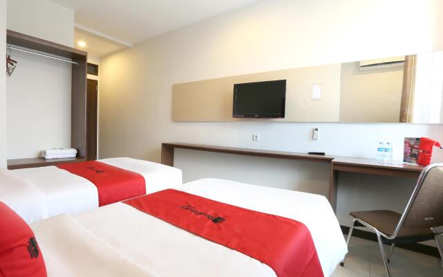 RedDoorz Near Braga Street