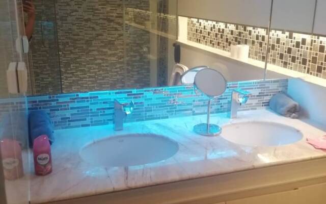 Luxury Amazing Jacuzzi Suite