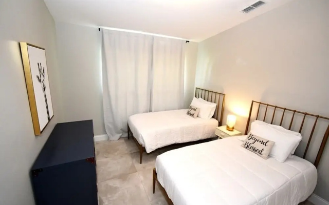 Greater Groves - 5 Bedrooms House w/pool-5202GG Home by RedAwning
