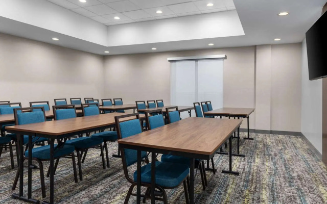 Hampton Inn & Suites by Hilton Orangeville, ON