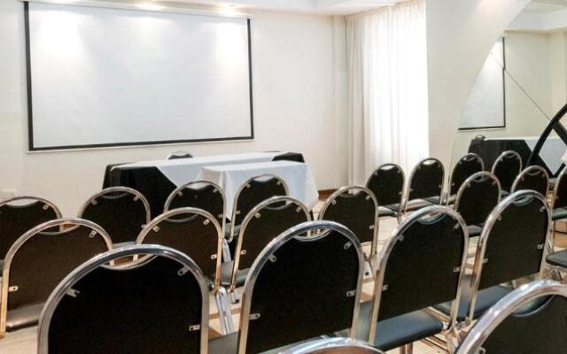 Urquiza Apart Hotel & Suites