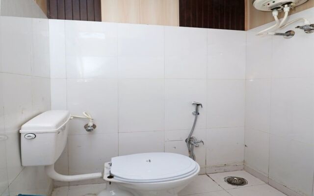 OYO 13234 Hotel Mahak