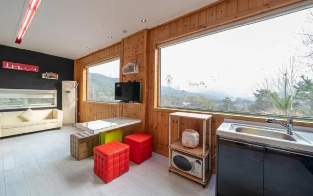 Hoengseong Fedora Pension