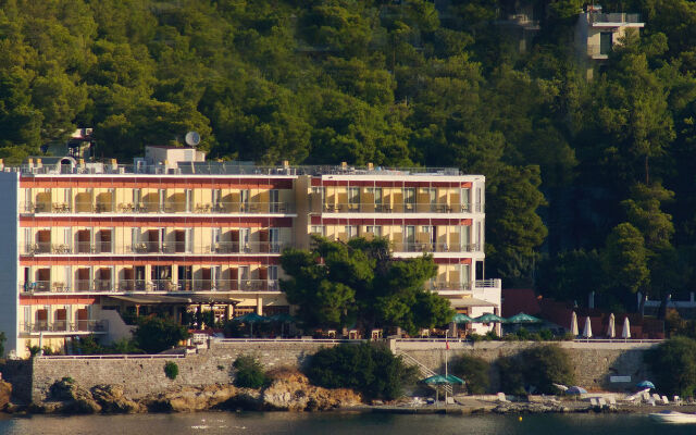 Golden View Beach Hotel