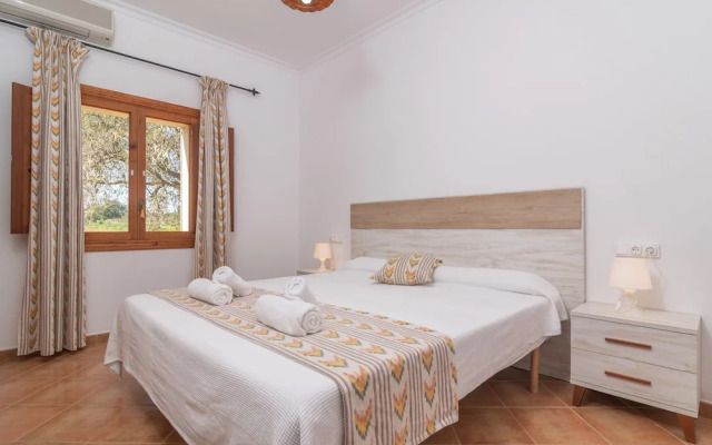 Sa Cumuna in Campos With 3 Bedrooms and 2 Bathrooms