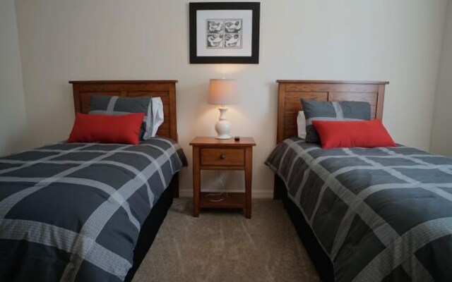 4 Bedrooms S / Lucaya Village Townhouse