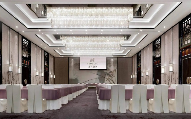 Kande Grand Land Hotel