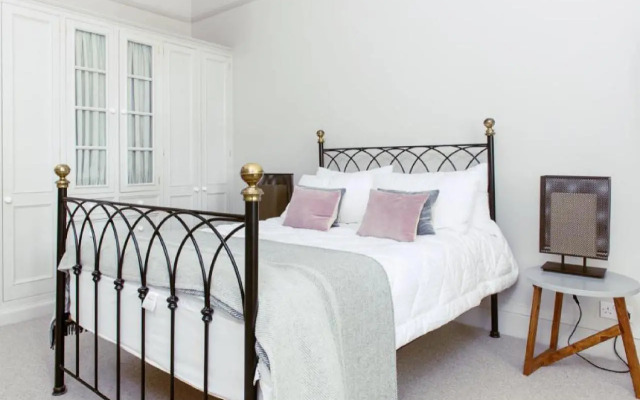 Ramsay Gardens - Grand 4-Bedroom Apartment Next To Castle