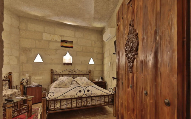 Maccan Cave Hotel