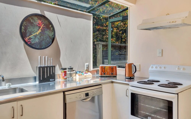 Ponsonby Holiday Home Near The City