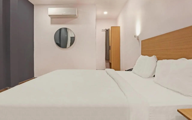 Collection O 70363 Banana Leaves