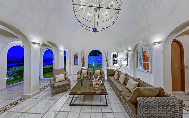 Villa Veneziano – Suites & Villa.