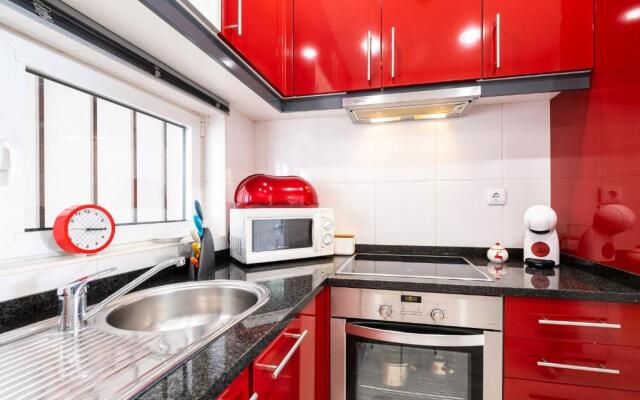 Luxurious Seaview Apartment with pool 5min Beach