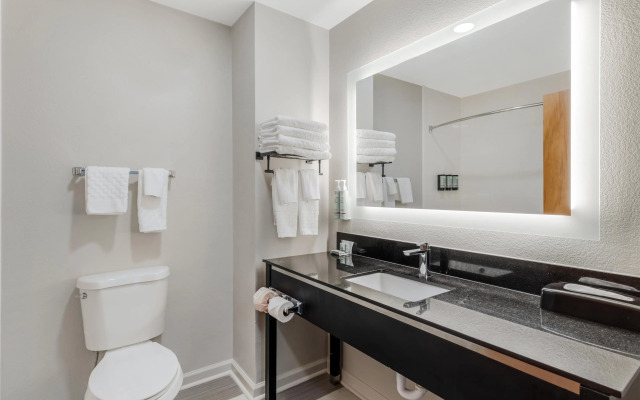 Best Western Commerce Inn