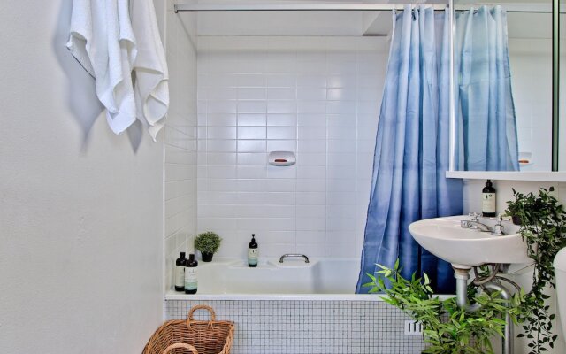 1 Bedroom Surfer’s View with Parking in Manly