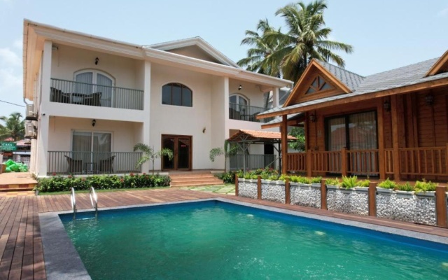 Foxoso Aaristo Baga Beach Resort